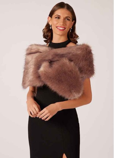 Onetaow Sincerity Faux Fur Wrap