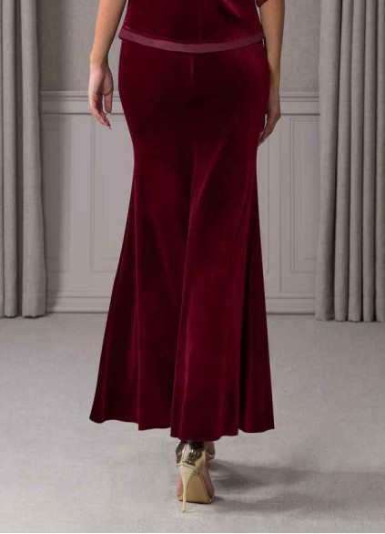 Onetaow Zana Velvet Skirt
( Final Sale ) Onetaow Zana Velvet Skirt
( Final Sale )